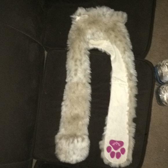 Hat and gloves - Picture 1 of 3